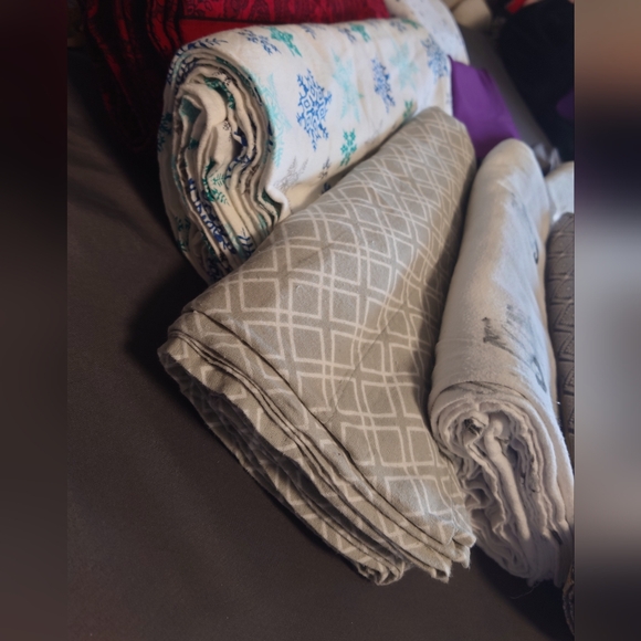 TwinSize Flat Sheet BNDL, 9 flat sheets! Washed but not used, perfect CONDITION - Picture 3 of 5